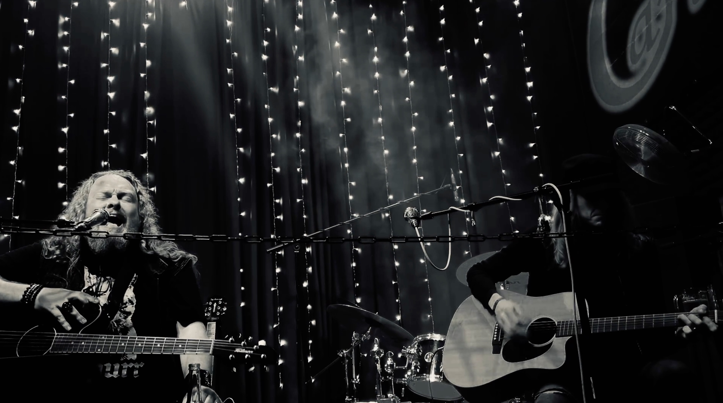 DeLoreans performing live at Cafe Carina, Vienna